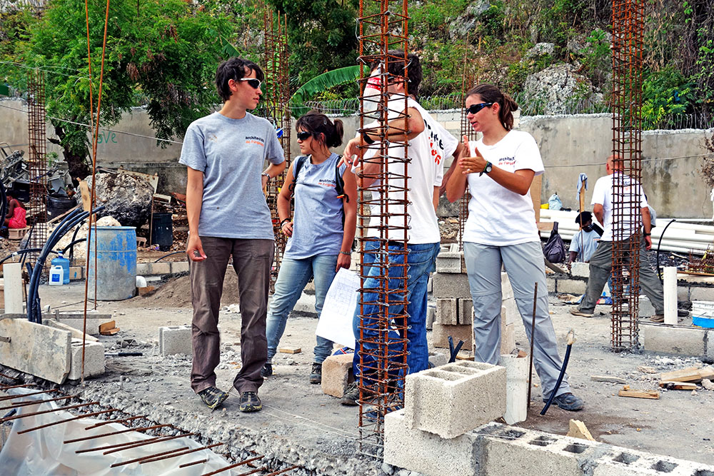 Haiti: praca rąk na budowie